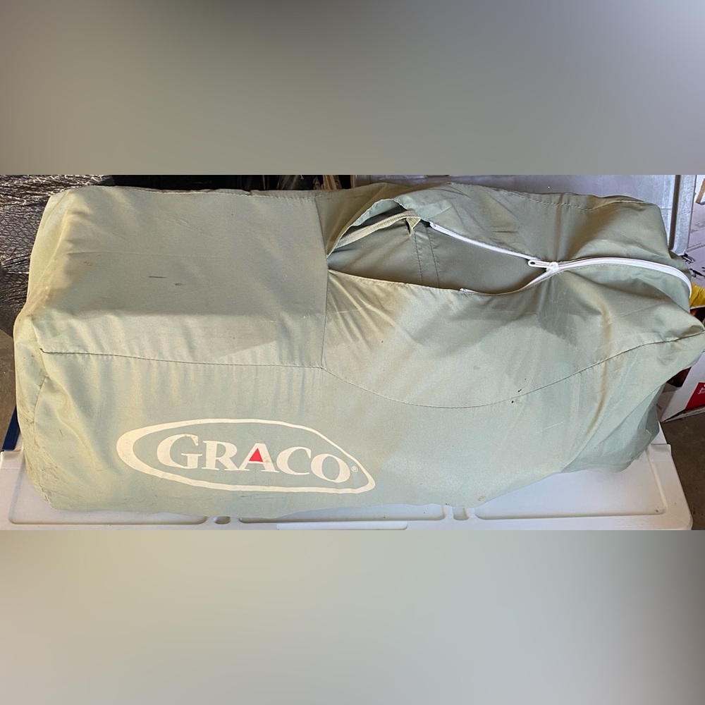 Graco Pack 'n Play On The Go Play Yard Multicolor Green & White
